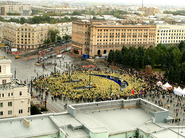 Челябинск улыбается миру - фото акции